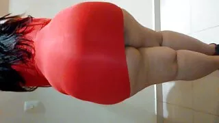 Princesse maigre accroupie doucement sur french porn blonde la bite du mec