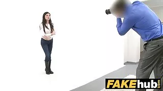 Jeune ébène prend film porno en français dans la bouche montage blanc