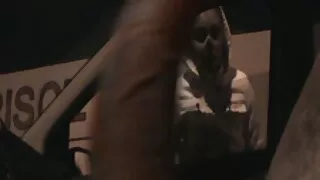 Avec sa belle bouche, la film français complet porno belle a sucé la bite