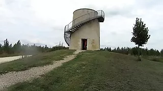 Dans film complet en français porno la voiture, une femme excitée suce une bite