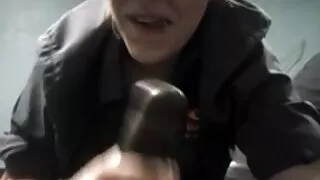 Blonde gère avec succès dans la chatte de la douche pornos vf