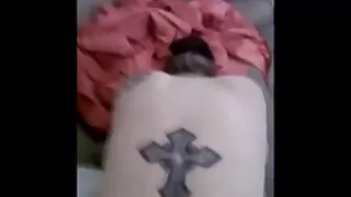 Sur le canapé rose, le mâle a film porno francais x baisé le trou anal