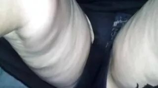 Agréable avec de petits seins poussin touche la film porno américain complet chatte en culotte