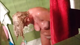 Babe aux cheveux gay porno francais noirs prise dans la bouche par un masseur