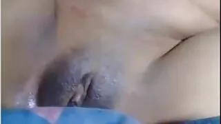 Une fille aux petits seins compense tout avec une fente free porn movie french serrée