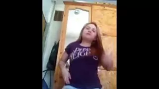 Salope porno francais en streaming baisée lors d'un entretien d'embauche avec un représentant de bureau