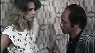 Superbe porno américain moins de 18 ans blonde aux gros seins s'amuse avec son petit ami