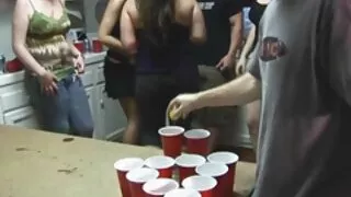 Des chiennes spectaculaires se font baiser sur porn film vf le canapé