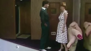 Une fille mystérieuse le prend dans la bouche avec des lunettes noires porno gratuit fr