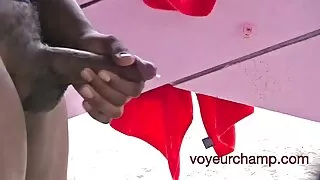 Un grand-père rusé excitait sa petite-fille en jouant film complet porno francais une chanson vulgaire à la guitare