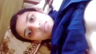 Inséré dans la film porno francai tendre fille sa trique excitée