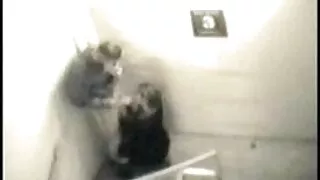 Sur un lit blanc comme neige, Boi baise un cul free porn video francais de saucisse