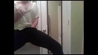 Poussin dans la cuisine se masturbe magistralement Gode sa chatte film porno américain gratuit